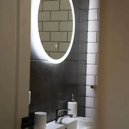 Central Suite Craiova Apartment *